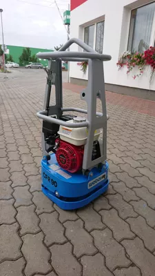 472423