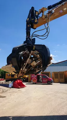 472473