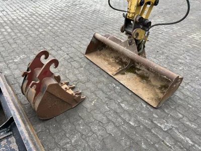 77032