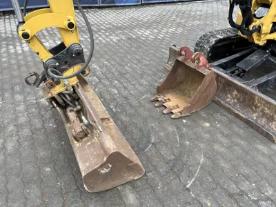 77032