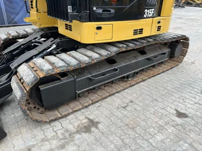 77048