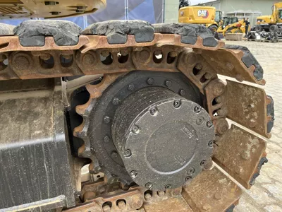 77048