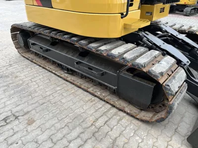 77048